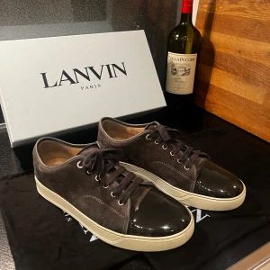 Lanvin  - Tja! Säljer nu dessa helt otroliga lanvins i magiskt skick! 9,5/10 |  dessa lanvins är elefant grå. allt og ingår vid köp! Hör av er vid intresse! 