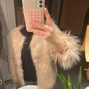Päls jacka!! 💗💗 - Så snygg päls jacka från Lindex! Köpt i våras för 700 ❣️ Jätte fint skick   