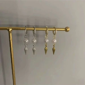 Örhängen  - Jätte fina örhängen i både guld och silver 