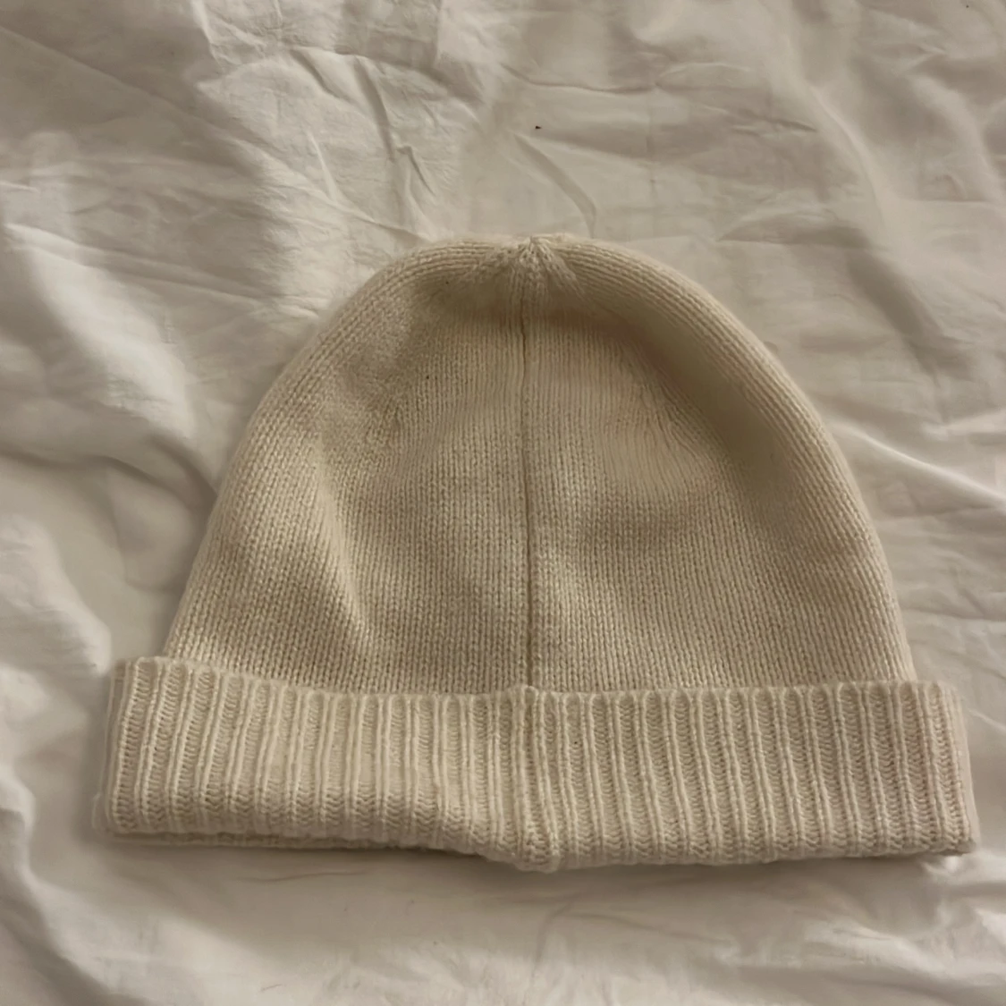 Vit kashmirmössa från Uniqlo - 90