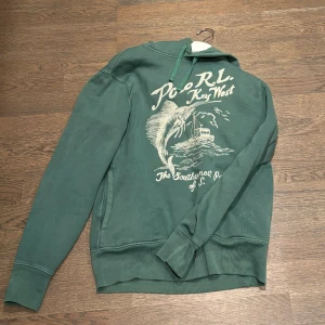  Ralph Lauren Hoodie - Säljer denna feta RL hoodie | Skick 10/10 | Storlek S passar M | Nypris 3000 | Hör av dig vid minsta lilla fundering! 