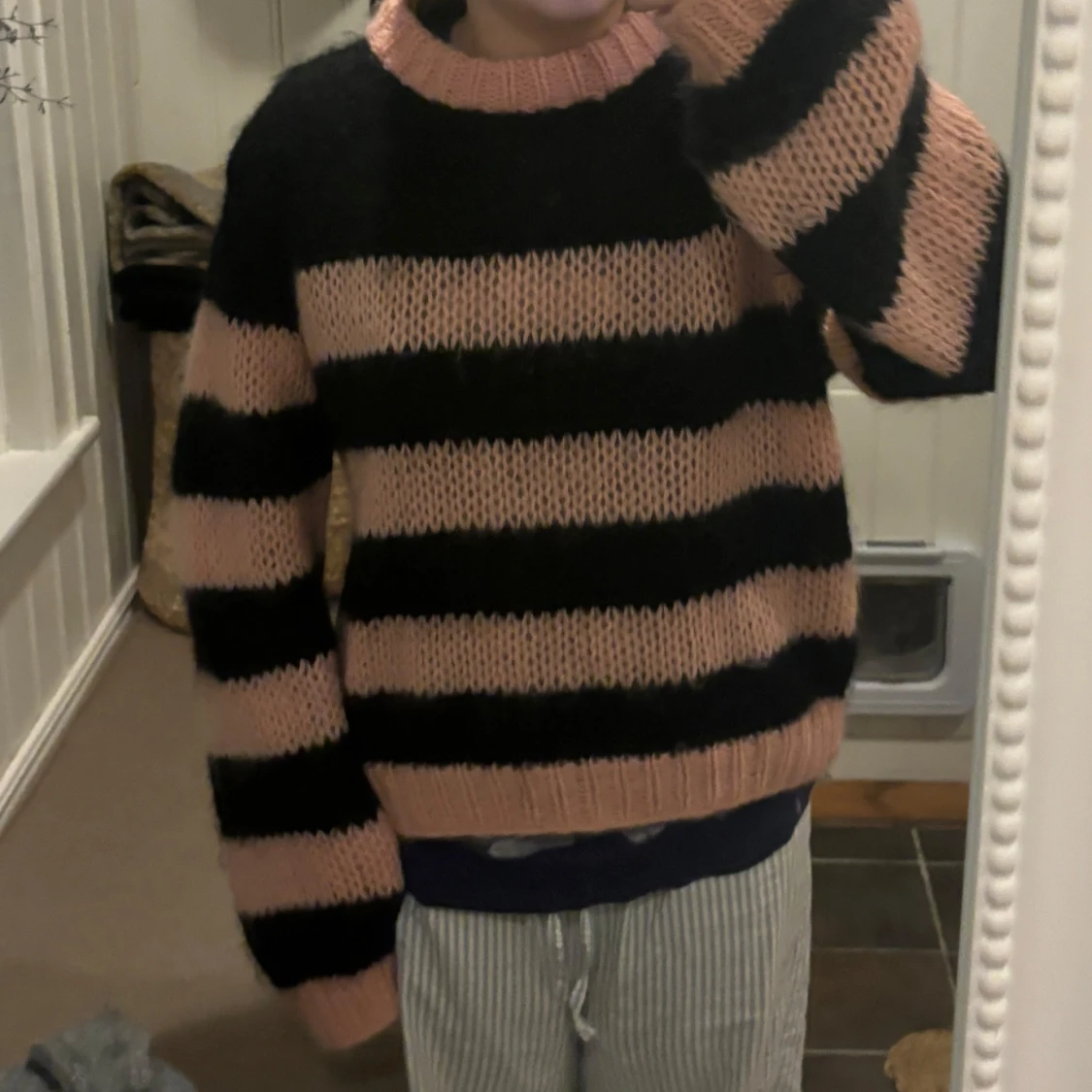 Randig stickad tröja i rosa och svart ganni - 90