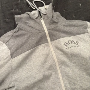 Hugo boss zip hoode - Bra skick