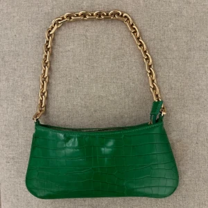 Väska från Zara - Sparsamt använd, jättebra skick! 