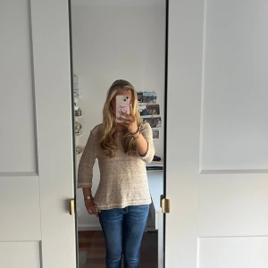 3/4 ärmad tröja - En jättefin 3/4 ärmad tröja i en rosa/beige färg! Supersnygg nu till hösten