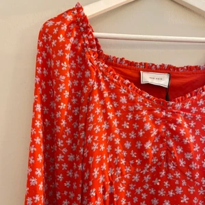 Neo Noir klänning  - Helt ny. Prislapp sitter kvar