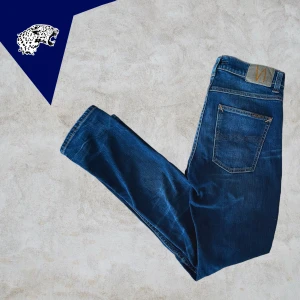 NUDIE JEANS LEAN DEAN  - Nudie Jeans Lean Dean | Skick: 9/10 | Strl: W31 L32 | Vårt pris 549 kr | Modellen är 180 cm | Hör av dig om du undrar någonting!