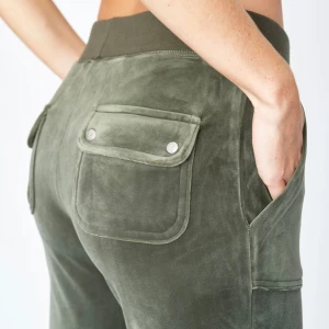 Classic Velour Del Ray Pant Thyme - Säljer mina gröna juice couture mjukisbyxor. Super bra skick. 
