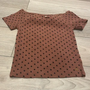 Söt tröja - Knappt använd. Fint skick. Finns i Stockholm 🌸