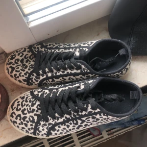 Leopard skor  - Så snygga och jätte bra skick! 💓
