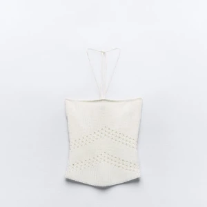 Stickad topp - Vit stickad topp🤍🤍Lappen kvar!! Liten i stl passa M 