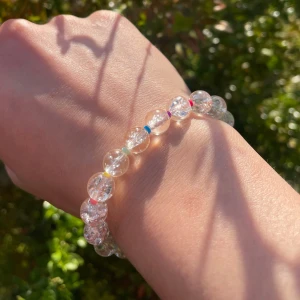 Armband  - Vacker armband med genomskinliga kristaller ✨