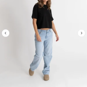 ABRAND JEANS - Använt bara en gång, för liten för mig. Köpta för 1200kr. Helt nya!! Storleken är lite komplicerat då det är i australiska storlek och mått så kontakta vid storleks funderingar! 