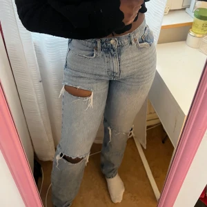 Blå jeans  - Säljer dessa fina jeans då de inte kommer till användning 💓🤩