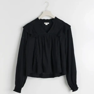 Gina Blus - Säljer den slutsålda blusen från gina. Nypris 280kr. Pris kan diskuteras vid snabb affär 🤍