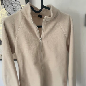 Flis - En mysig flis med kedja, säljer då den inte kommit till användning, pris kan absolut diskuteras💕
