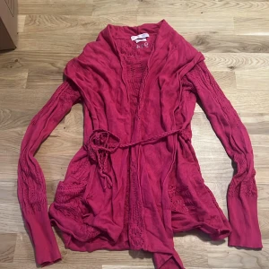 Rosa kofta - Jätte fin rosa kofta från odd Molly 