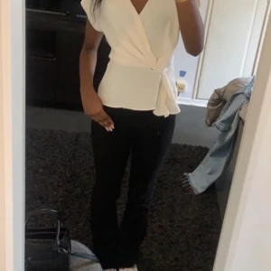 Zara jeans  -  Svarta jeans i storlek s i från zara i nyskick 