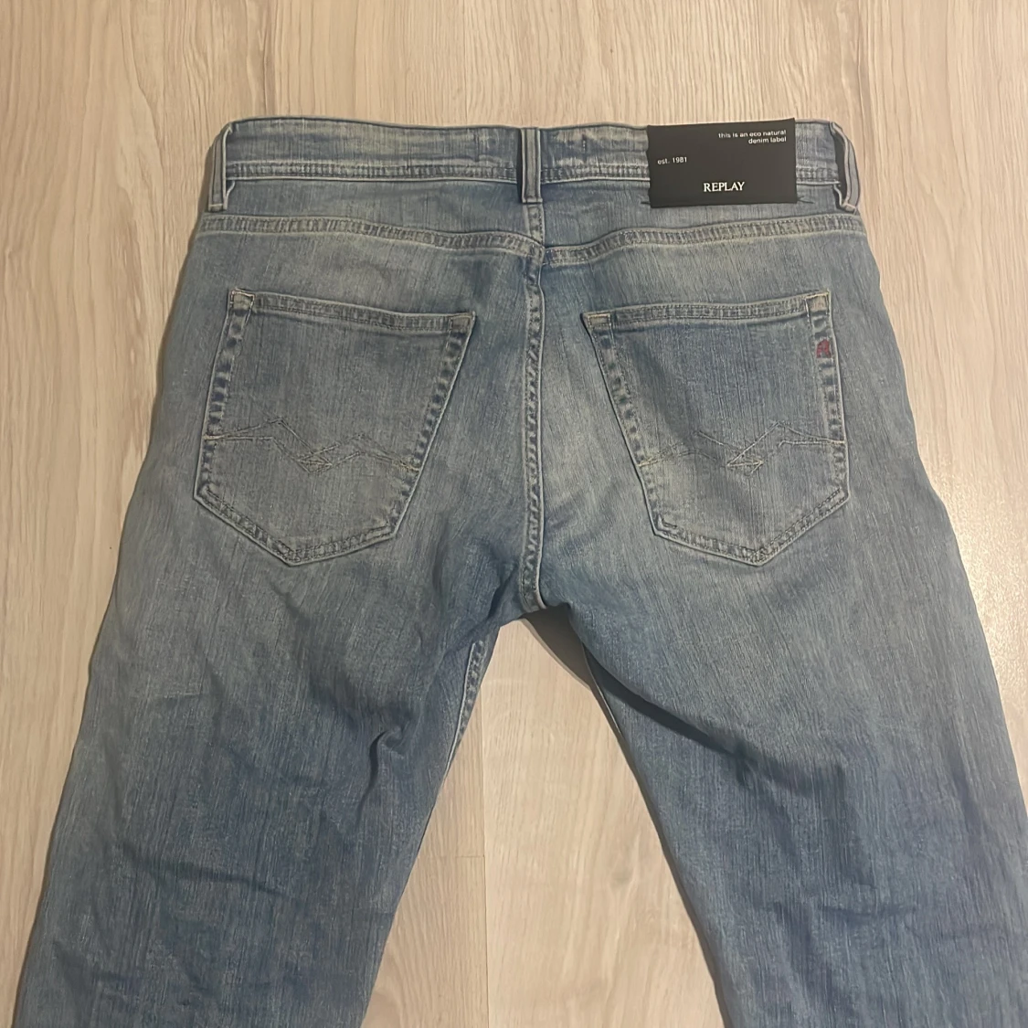 Ljusblåa Replay jeans  - 1