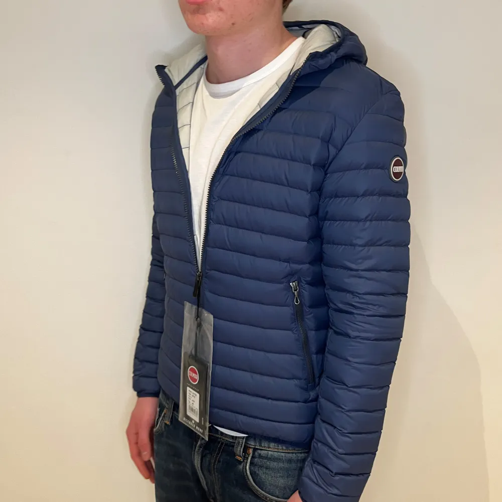 Colmar jacka herr | Skick: 10/10 (HELT NY) | EU 48/S | Fraktar via postnord eller instabox på köparens bekostnad | Hör av dig vid minsta fråga eller fundering! . Takit.