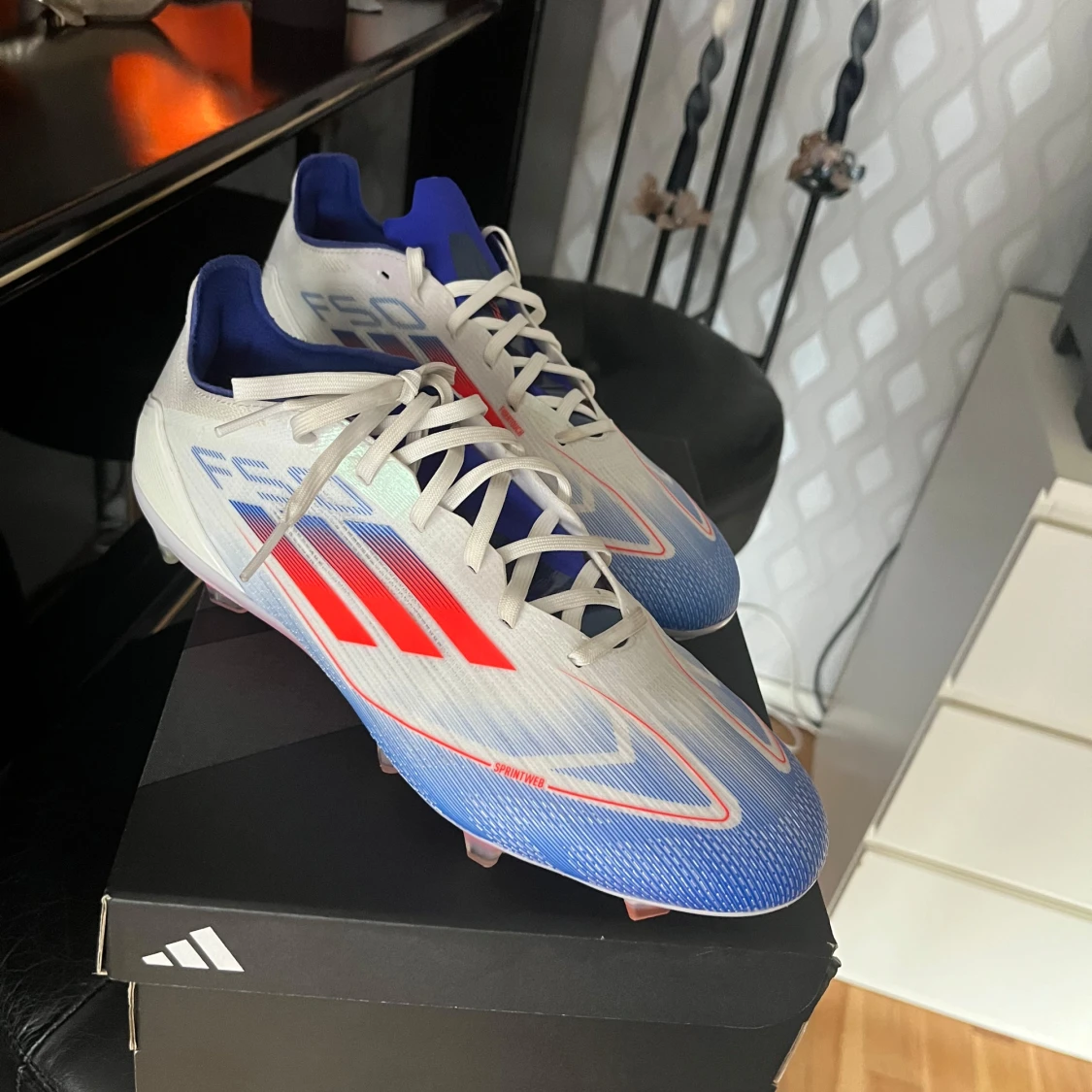 Adidas F50s de går även att byta ut till andra fotbollsskor  - 1