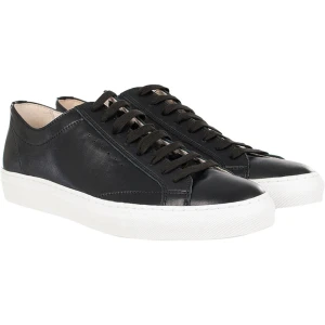 Svarta sneakers - Svarta sneakers från Filippa K i storlek 38, de är använda men endast fåtal gånger. Nypris 1400! 