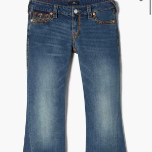 True Religion Jeans - Säljer dessa assnygga och trendiga True Religion jeansen som är i mycket bra skick💞💓Köpta på Jeansbolaget för 2199kr💗