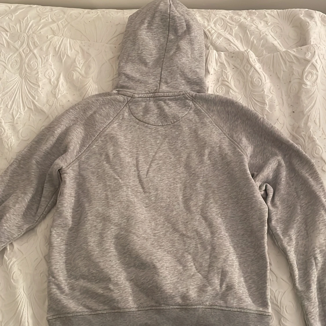 Grå hoodie från GANT - 1