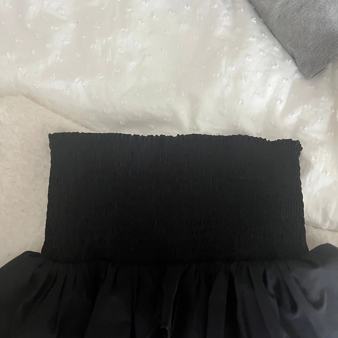 Svart kjol med volang från Neo Noir - 1