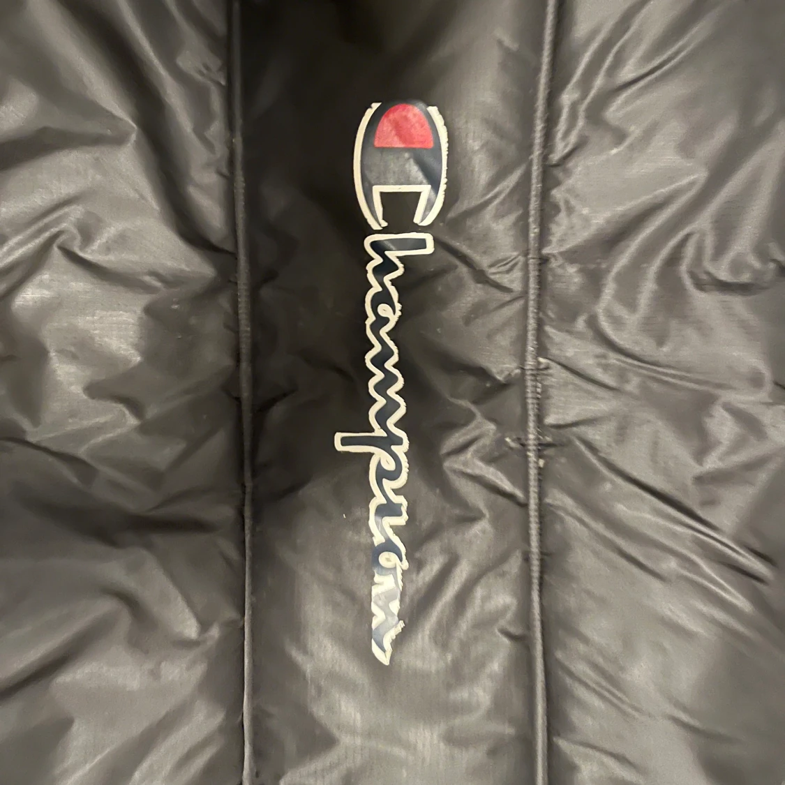 Svart pufferjacka från Champion - 3