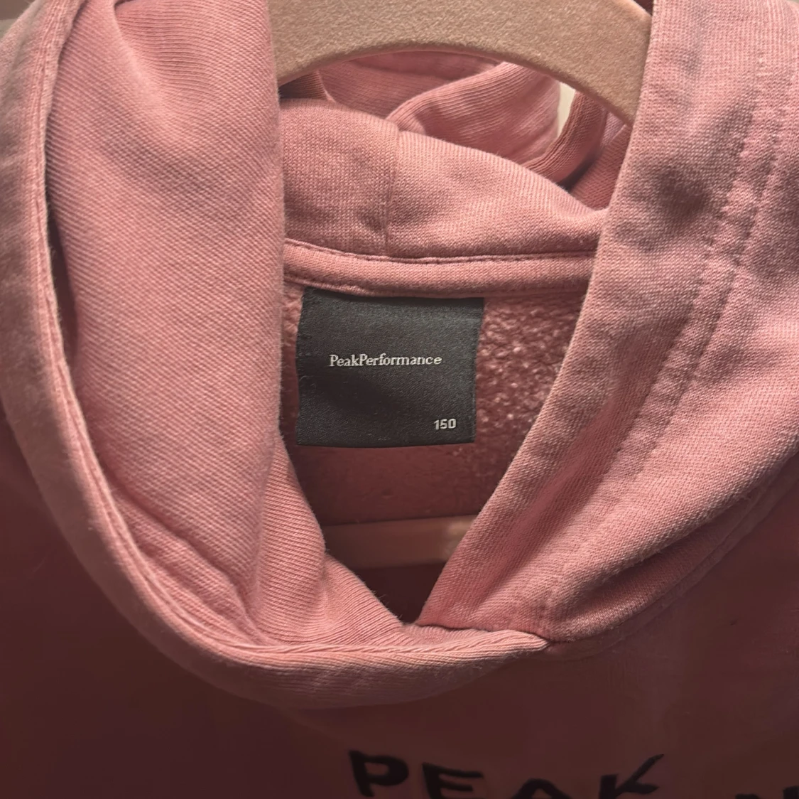 Rosa hoodie från Peak Performance - 1