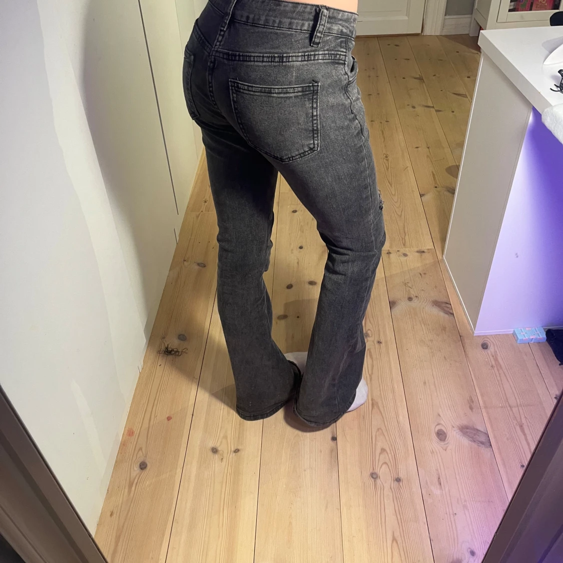 Svarta bootcut jeans