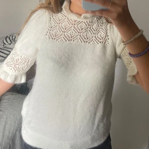 Stickad blus - Säljer denna stickade blus/tröja som är superfin!