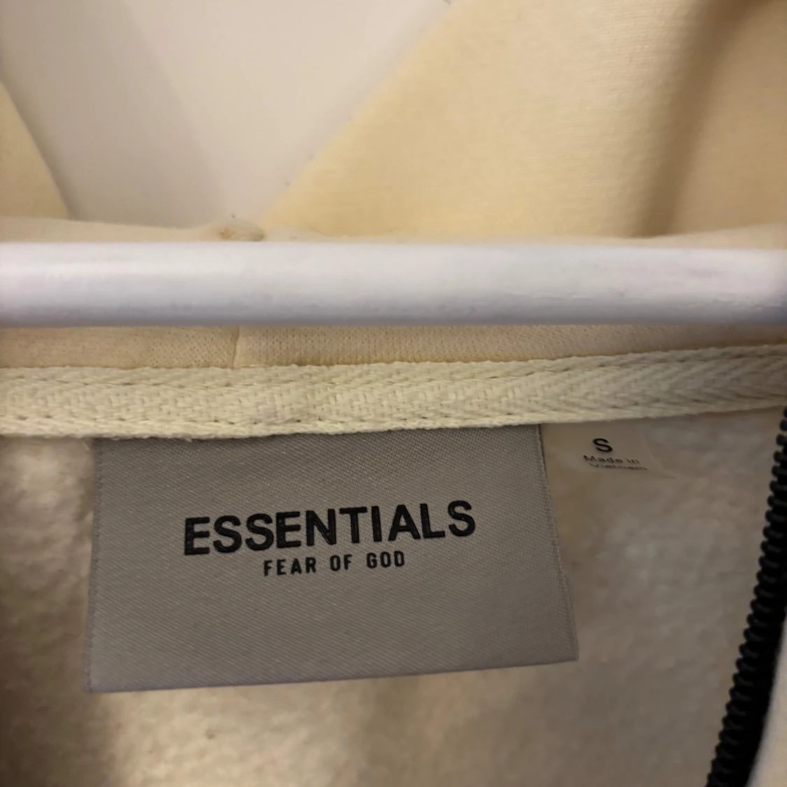 Beige hoodie från Essentials - 91