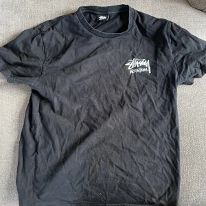 Stussy t-shirt - En snygg stussy tshirt i storlek S, pris kan diskuteras