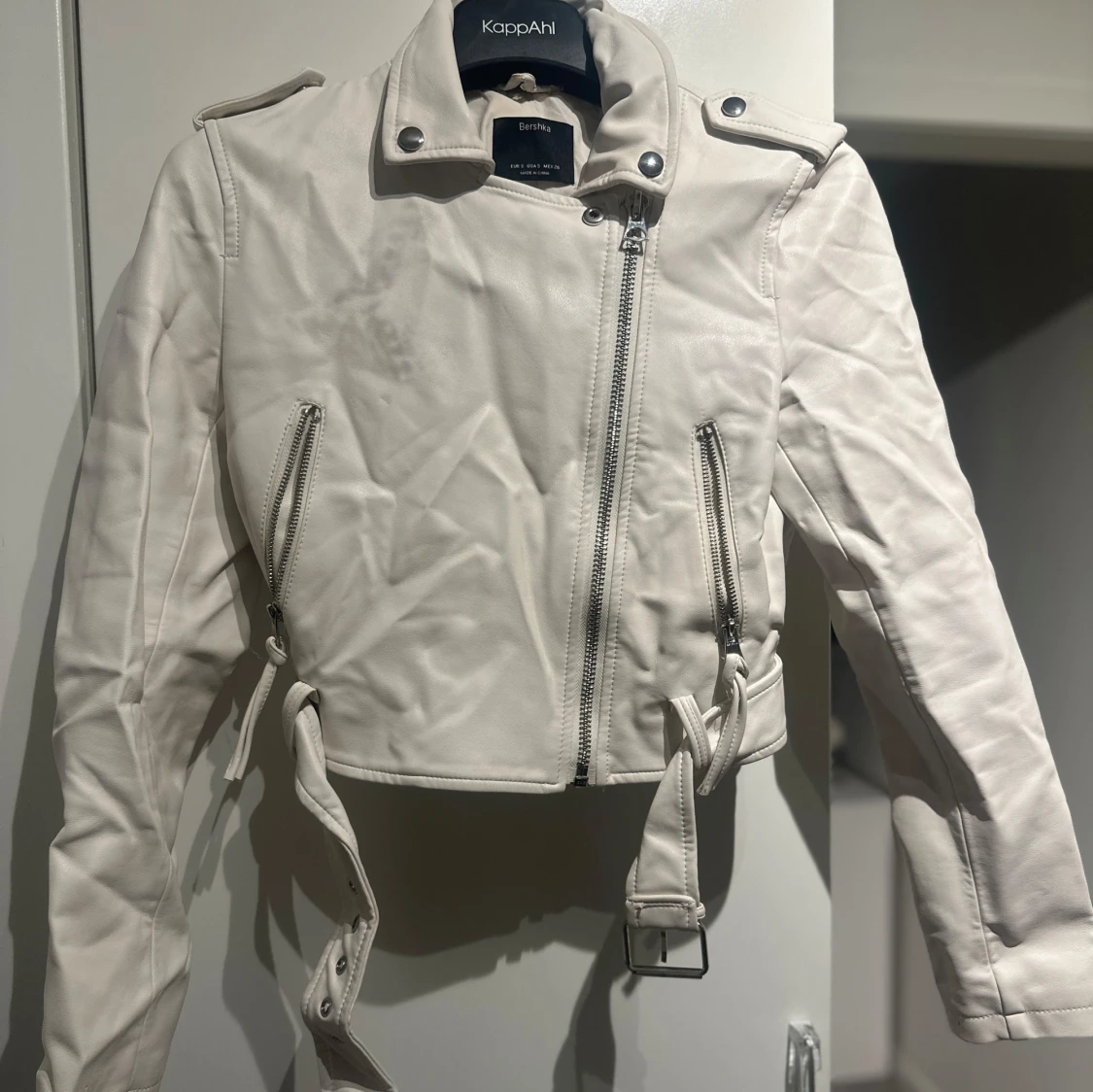 Vit skinnjacka från KappAhl - 92