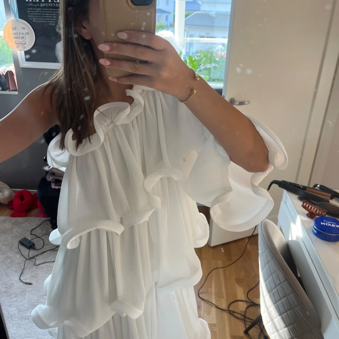 Vit klänning med volanger - 91