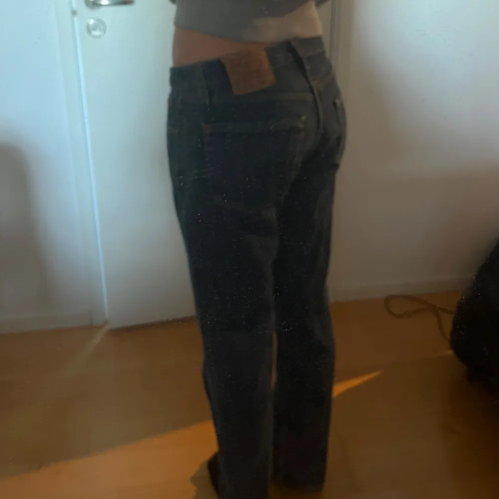 Straight leg jeans! Super fina, men passar inte mig jätte bra. Skicket är perfekt . Jeans & Byxor.