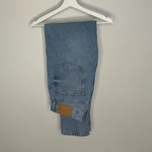 Bershka straight fit jeans - Snygga jeans som jag ej använder längre. Storlek 40 eu, skulle tippa på 30/32. 