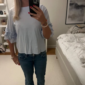 Volang topp - Super snygg blå volang topp😍