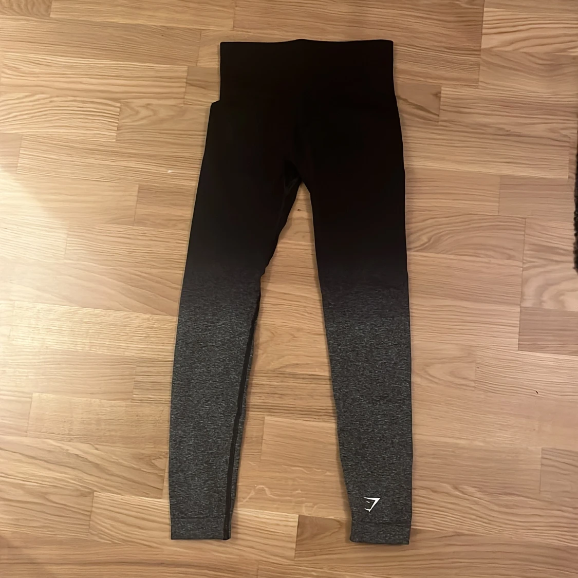 Svarta och grå leggings från Gymshark - 92