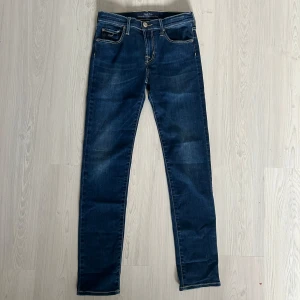 Jacob Cohen Jeans - Tja säljer nu ett par jeans från Jacob Cohen i storlek W27 för endast 799kr! Passar även som W28. Pris är ej hugget i sten hör av er i dm vid funderingar!
