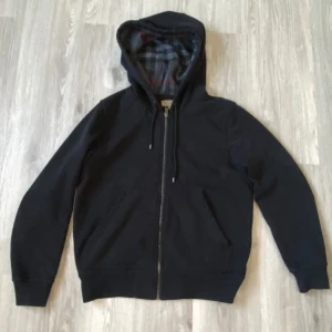 Burberry Zip Hoodie - Burberry Zip Hoodie┃Storlek: S┃Skick: 8/10┃Bara att höra av dig för fler bilder/frågor
