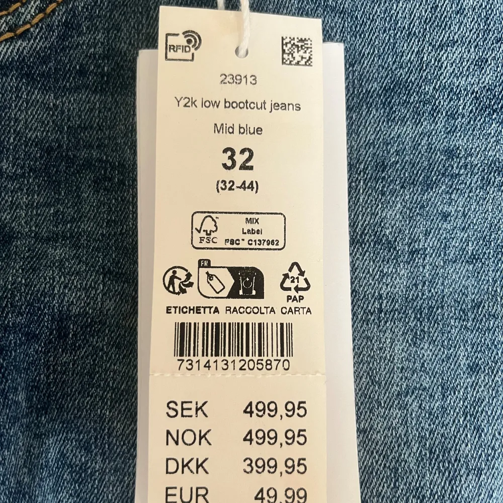 Helt nya, aldrig andvända. Super fina, säljer då storleken inte passa mig. Snabbpostning.🥰. Jeans & Byxor.