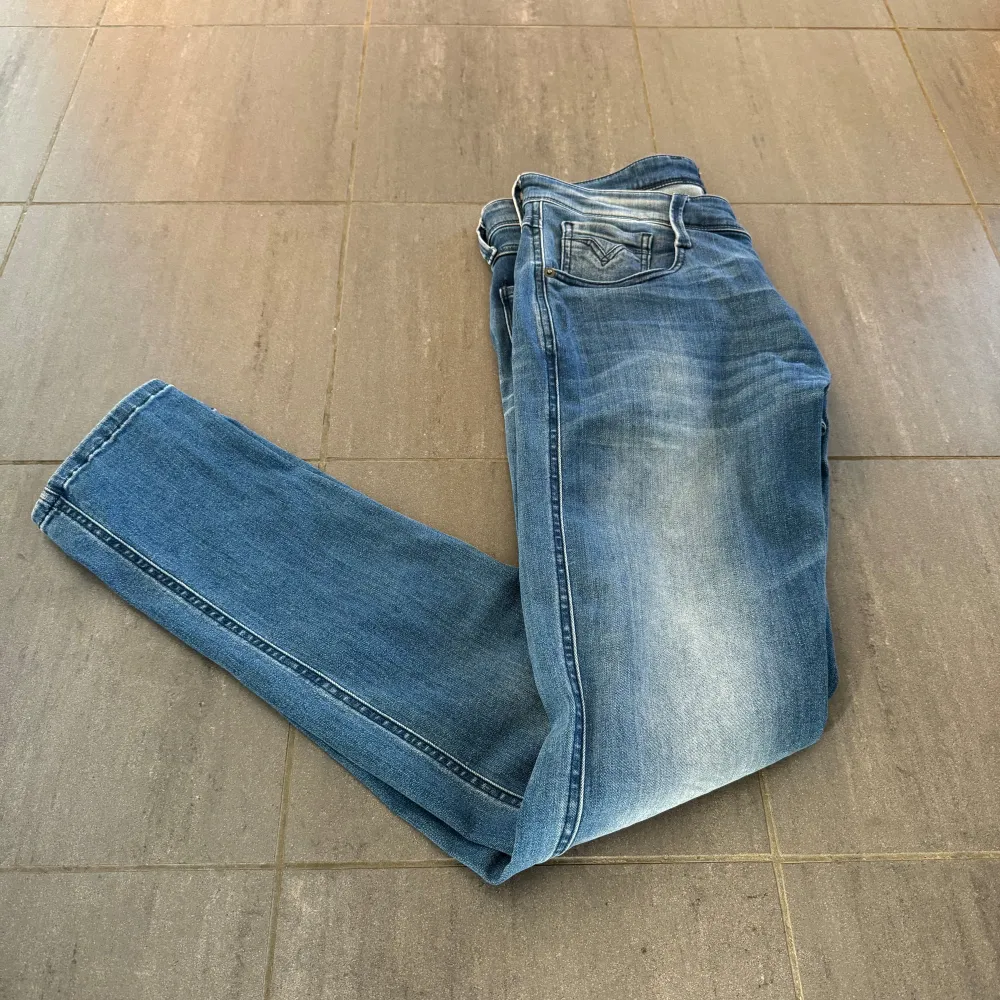 // Replay anbass jeans | Grymt skick | Nypris runt 2000 | Storlek W31 / L32 | Kontakta för fler frågor eller funderingar // Deluxe Closet. Jeans & Byxor.