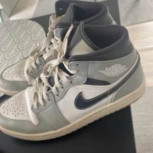 Skor  - I hyfsat bra skick. I stolek 41. Skriv för mer information 