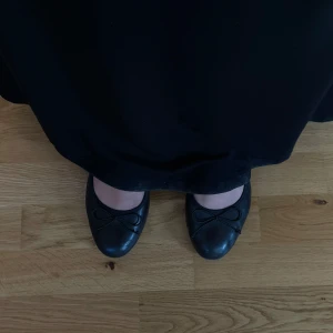 Ballerinaskor - Svarta ballerinaskor från Tamaris! Bekväma och bra kvalitet ! 