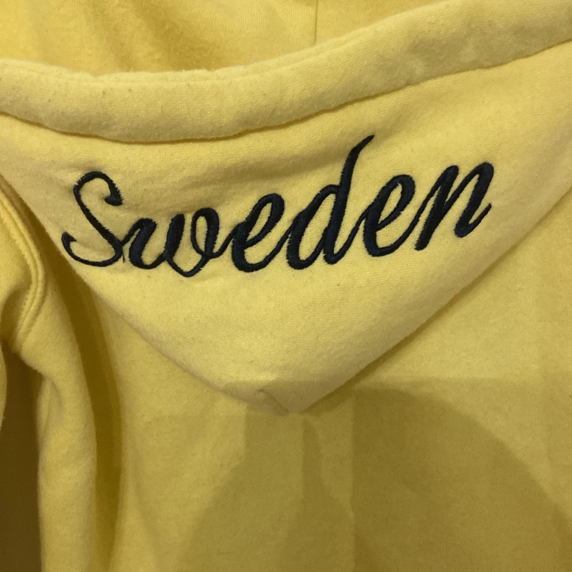 Gul hoodie från On The Peak - 92