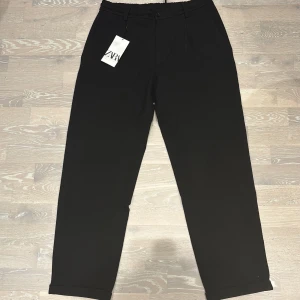 Svarta Zara byxor - Large, svarta Zara byxor, oanvända