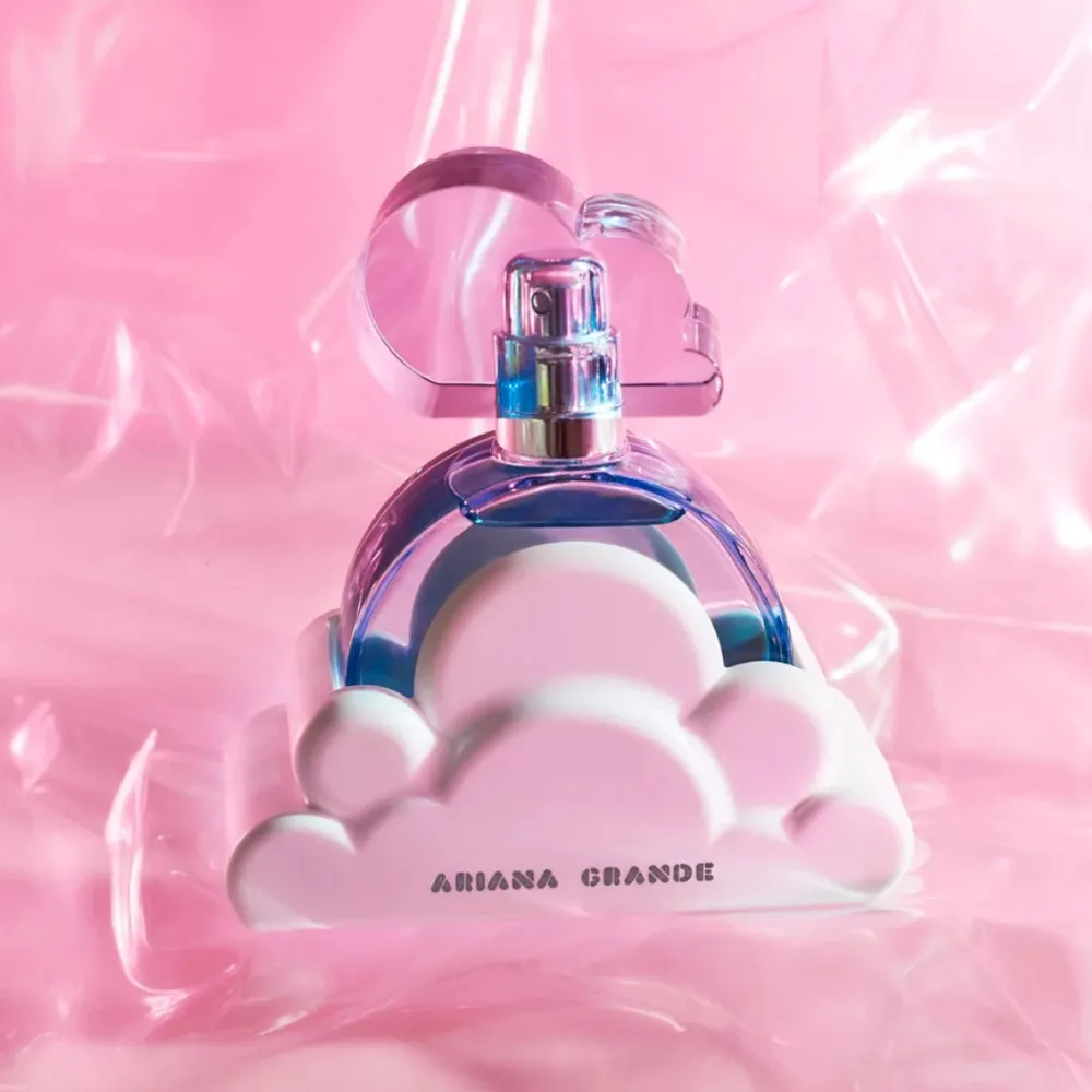 Parfym som inte kommer till användning. Inte använts speciellt många gånger så mycket mer än halva kvar! Skriv till mig vid frågor så svarar jag så snabbt jag kan! 💞☺️. Perfume.